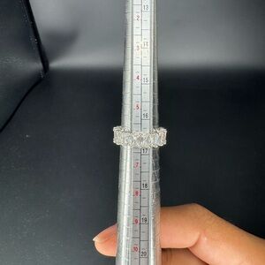 Elegant Sterling Silver Band Ring CZ size 6